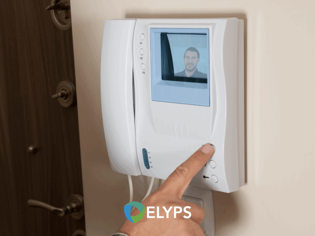 Installation d’interphone pour immeubles, hôpitaux, commerces ou entreprises. Elyps propose des solutions vidéo, filaires et connectées basées à Vaulx Milieu et Auvergne-Rhône-Alpes