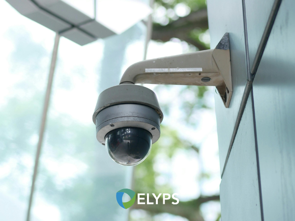Découvrez comment choisir le bon système de vidéosurveillance pour votre entreprise. Caméras IP, analogiques ou hybrides, critères techniques, conformité RGPD et maintenance : ELYPS vous guide pour une sécurité optimale de vos locaux professionnels.